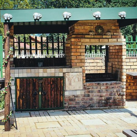 African Elephant'S Den Klerksdorp Esterno foto