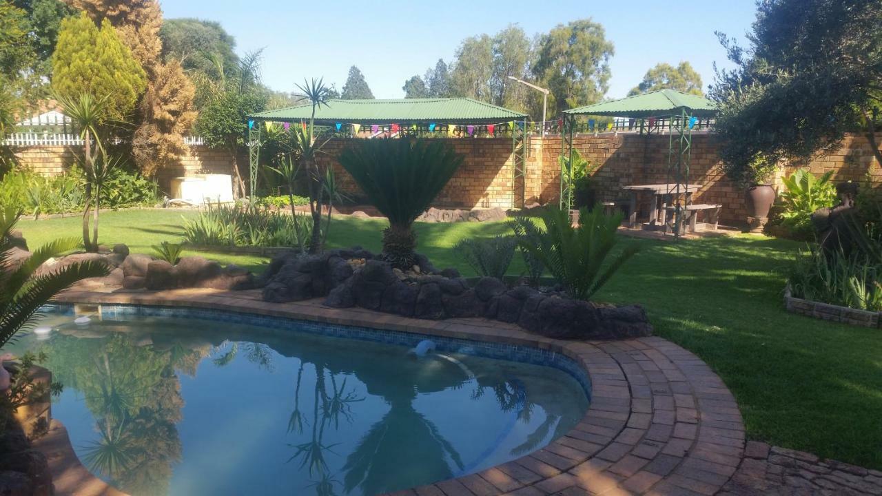 African Elephant'S Den Klerksdorp Esterno foto