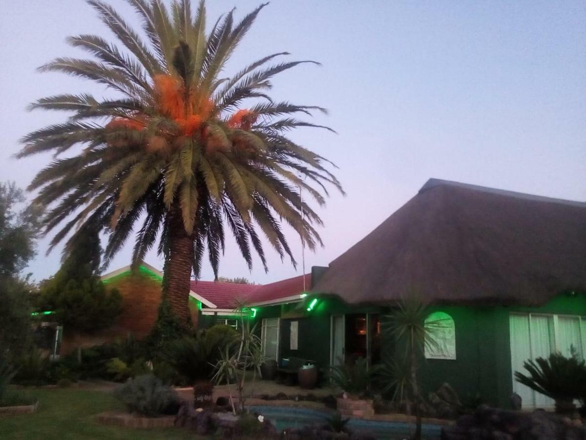 African Elephant'S Den Klerksdorp Esterno foto