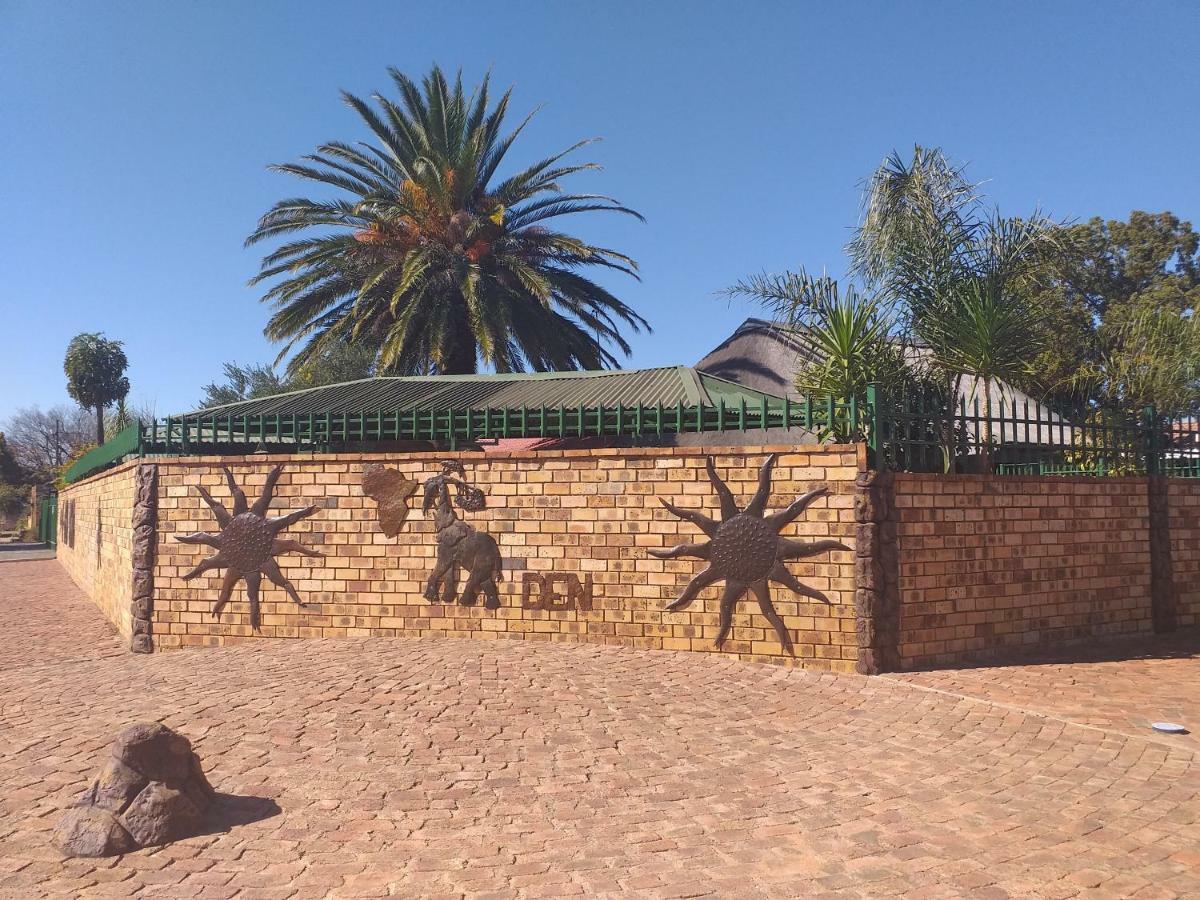 African Elephant'S Den Klerksdorp Esterno foto