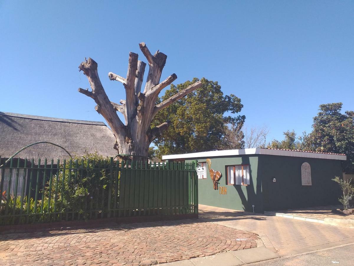 African Elephant'S Den Klerksdorp Esterno foto